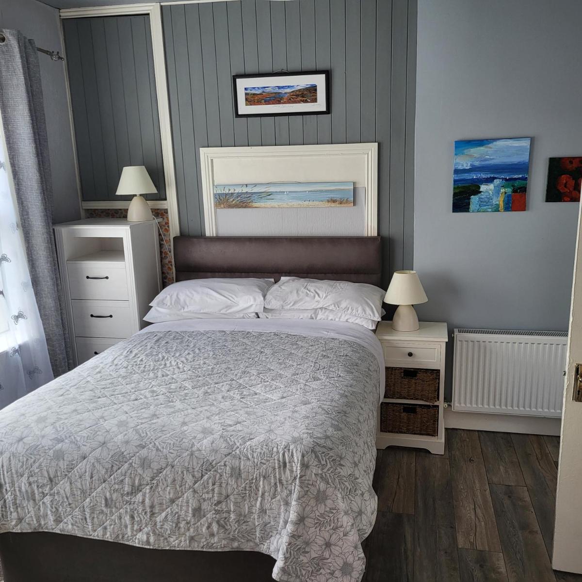 Eask View Dingle - Room Only - Housity