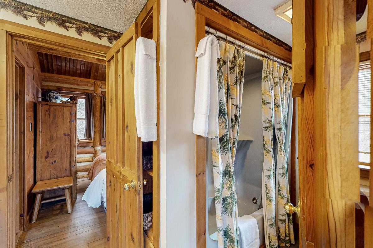 Lake Lucerne - Treehouse Cabin #01 - Housity