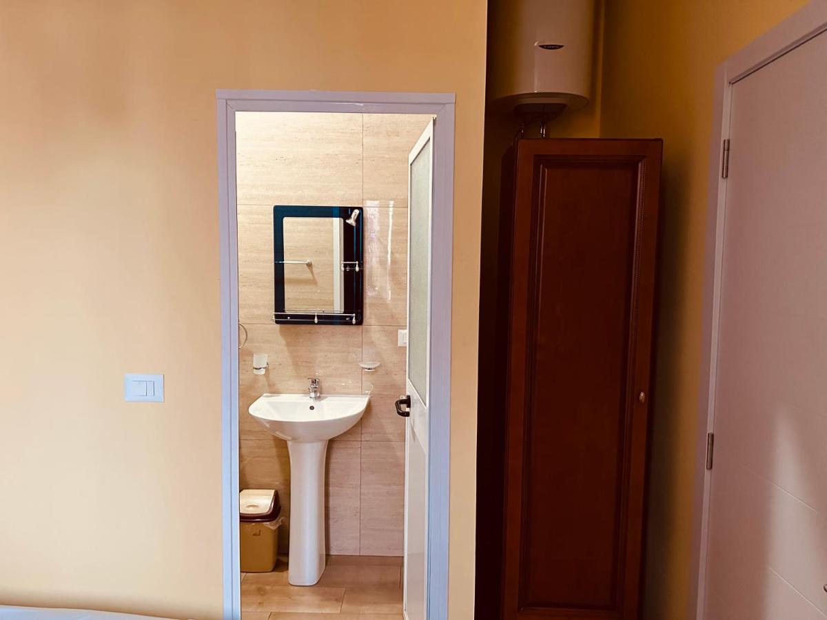 Auto Tana Guest House - Housity