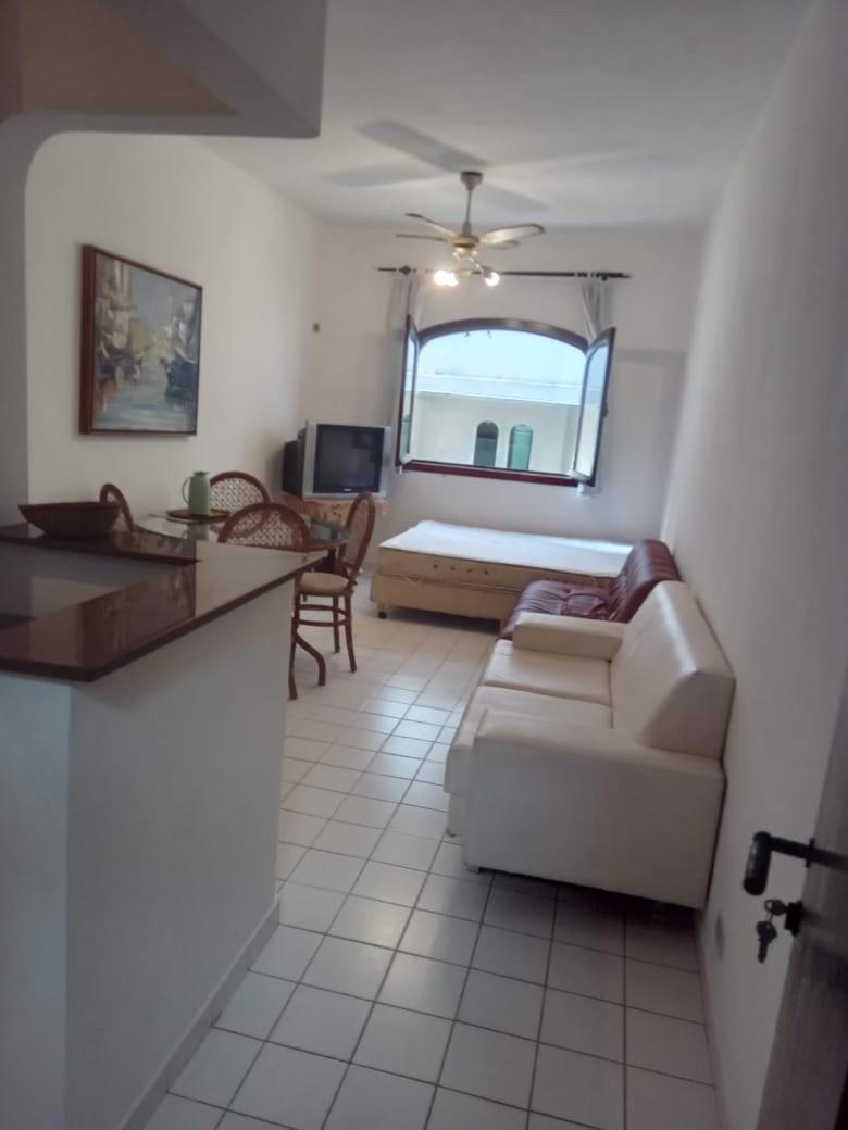 40 Metros da Praia da Enseada, apartamento Pé na Areia na MELHOR praia do Guaruja - SP - Housity