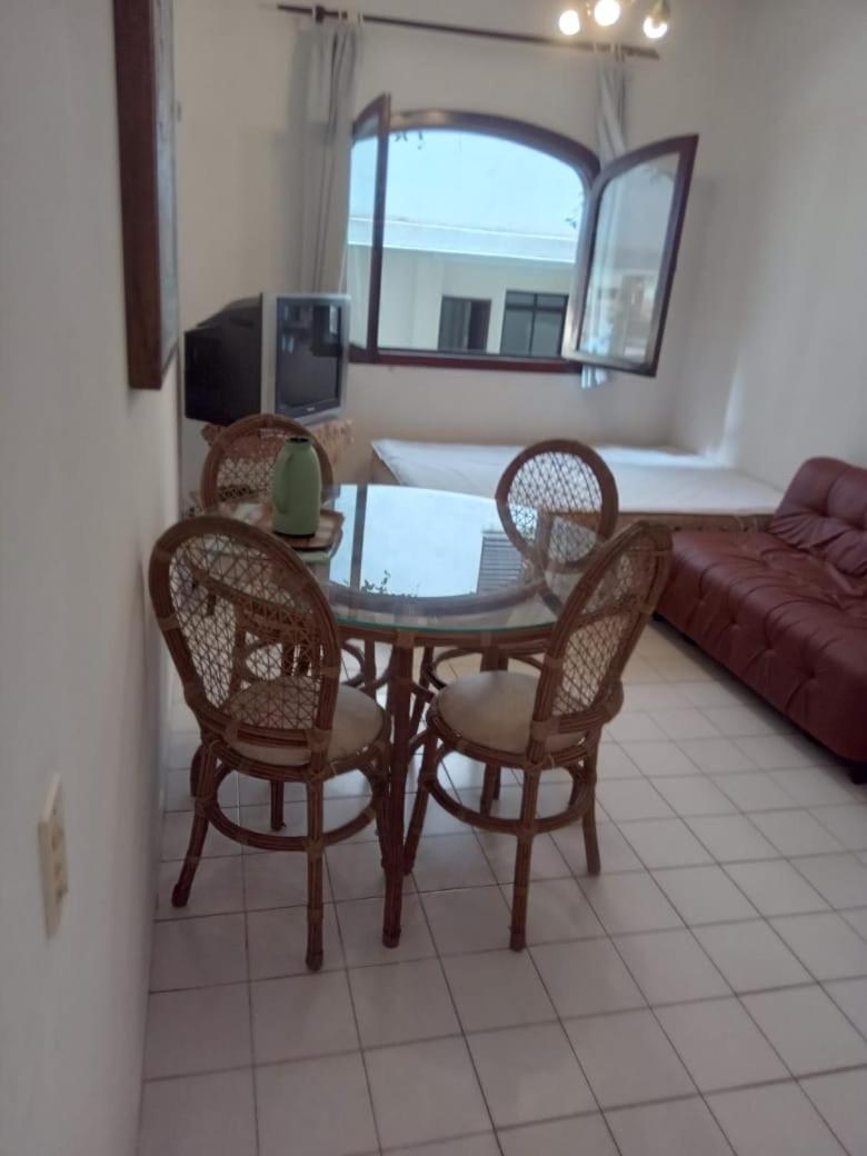 40 Metros da Praia da Enseada, apartamento Pé na Areia na MELHOR praia do Guaruja - SP - Housity