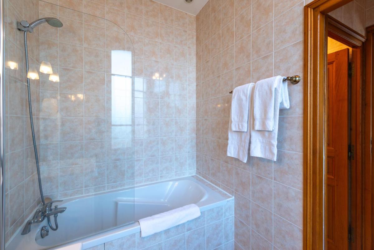 Logis Hotel de La Cloche - Housity