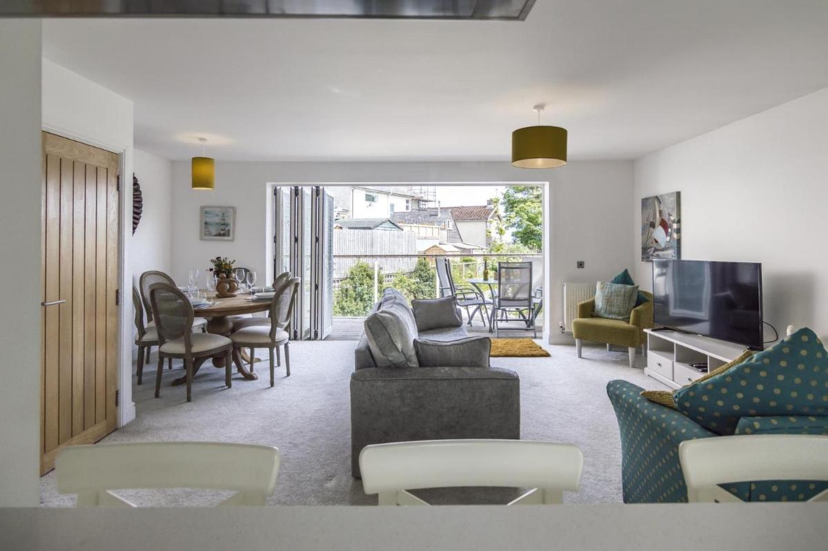 Milford Street - 5 Bedroom Luxurious Holiday Home - Saundersfoot - Housity