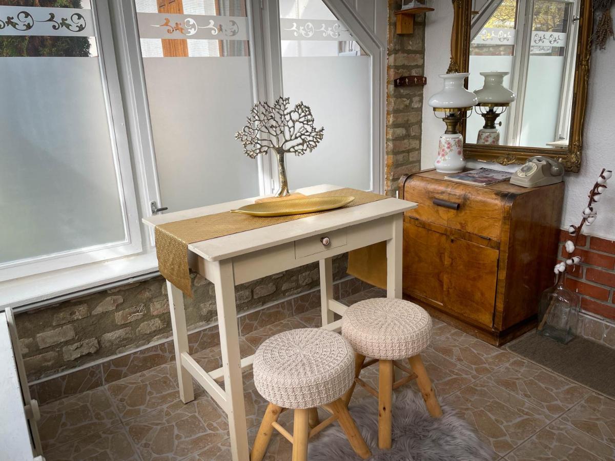 Bíborlak 7 - Housity