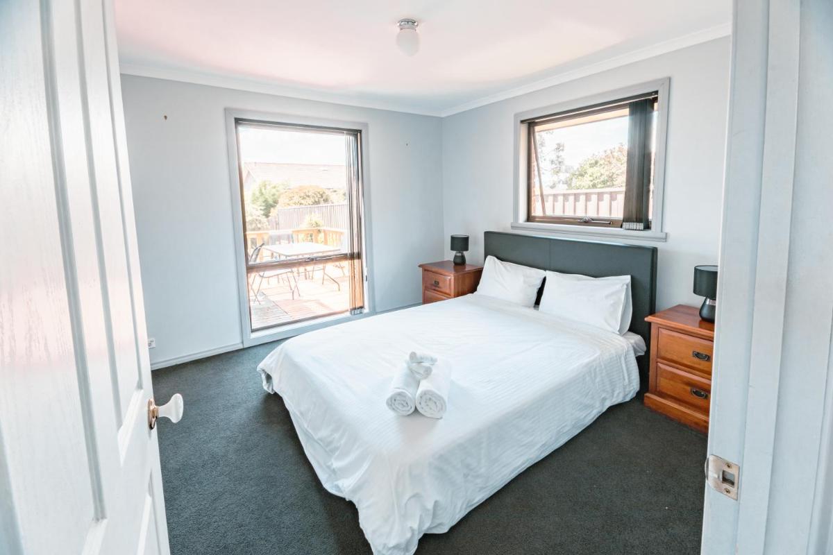 Spacious Coastal Gem - Housity