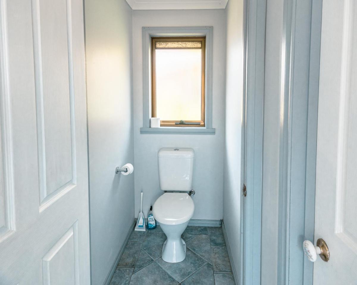 Spacious Coastal Gem - Housity