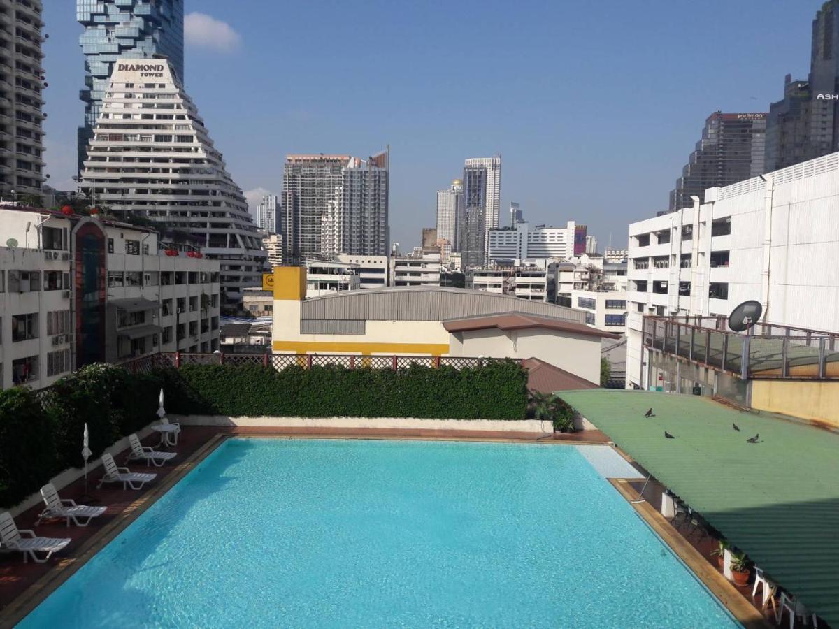 Suitetrails - Panoramic City View Room at Silom