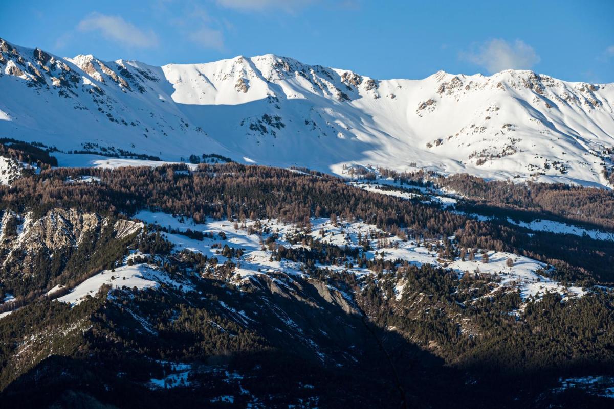 Vue générale sur la montagne ou vue sur la montagne depuis l'hôtel