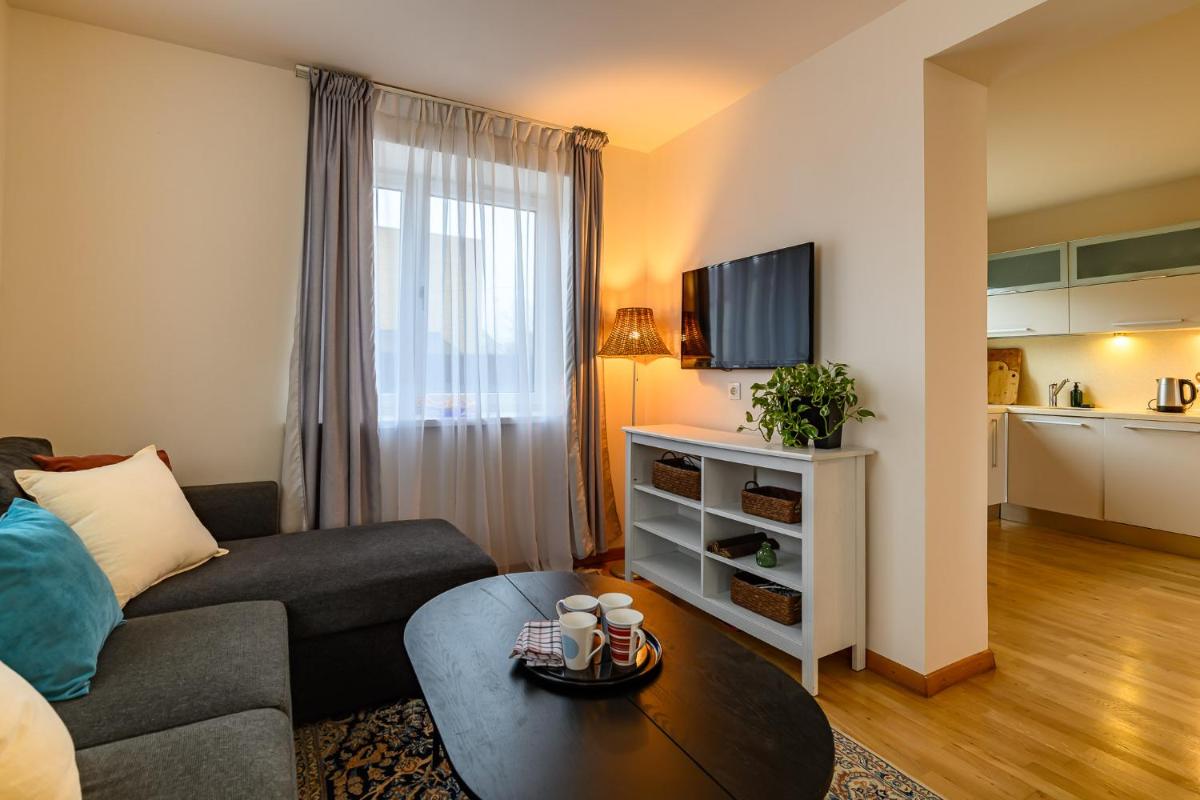 Detached House - 10 min walk to the beach, Garden, BBQ, 40inSmartTV, Parking - Housity