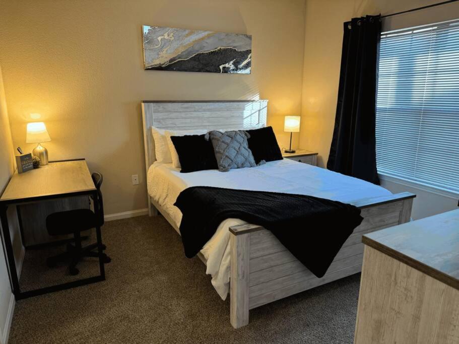 Magnolia Escape: 1BD/1BA w/ Gym, Pool, BBQ Grill - Housity