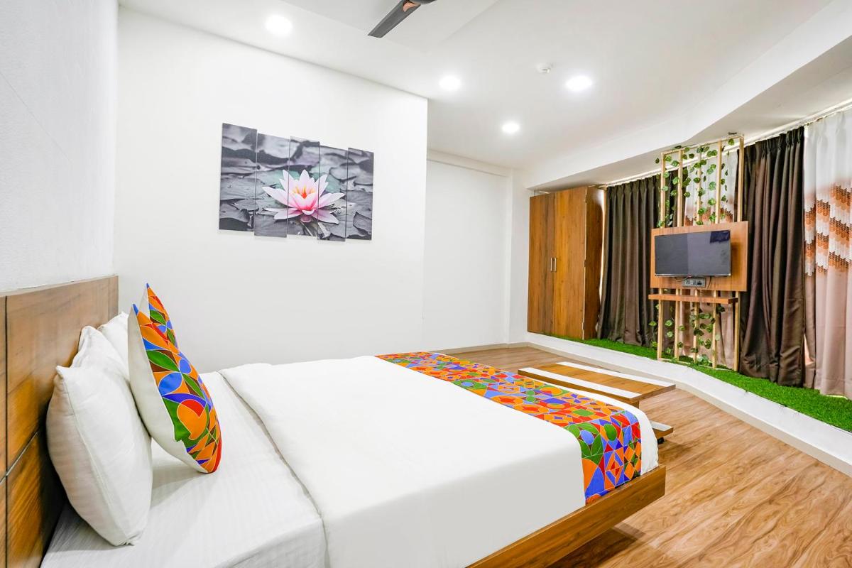 FabHotel 7 Star - Housity
