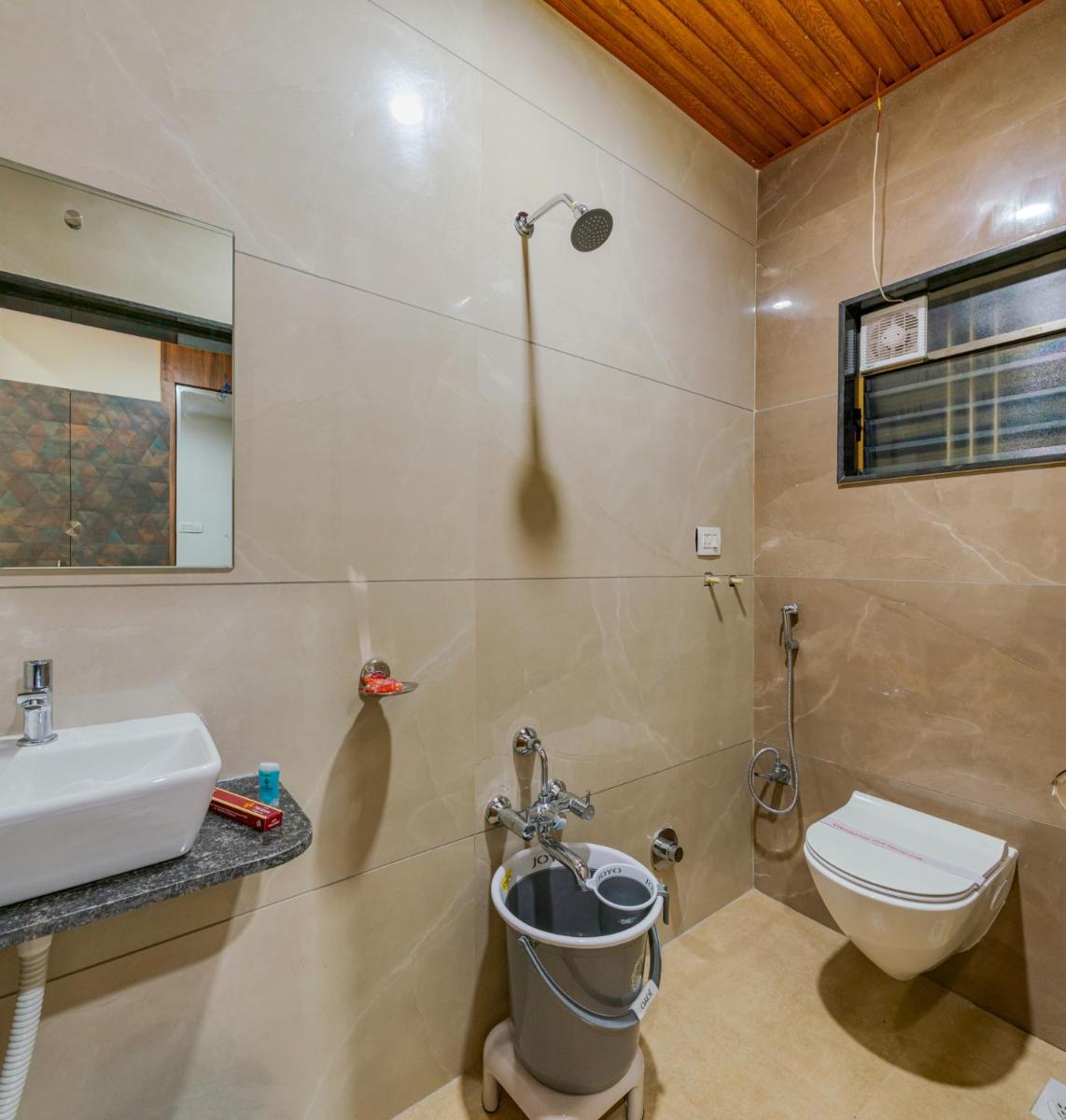 Hotel Trisha Executive-2 Minutes Walk From Balumama Temple - Housity