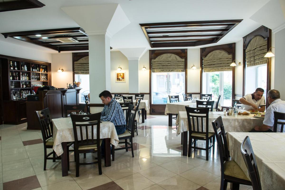 Hotel President - Housity
