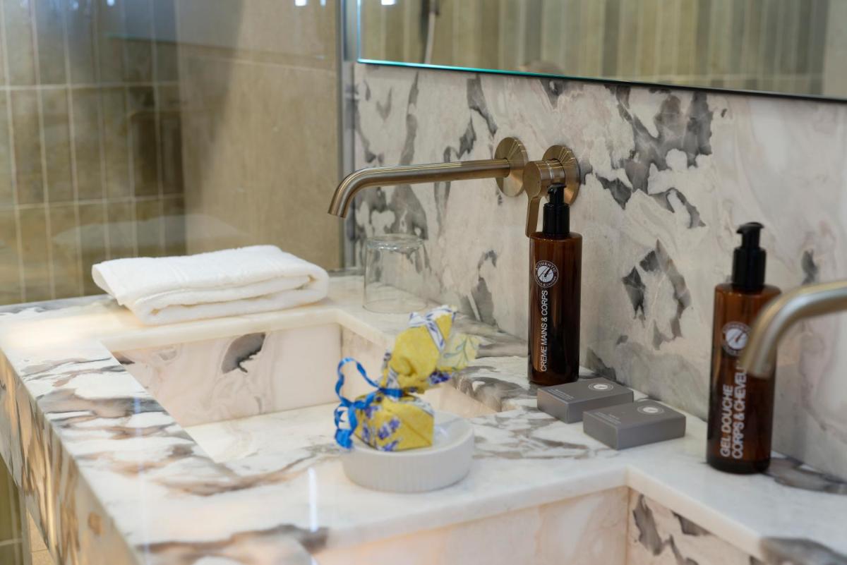 Salle de bains dans l'établissement La Ferme D'Augustin
