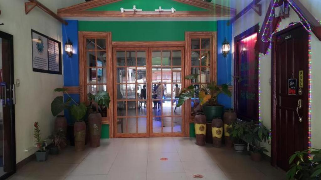 Time Travellers Hotel - Housity