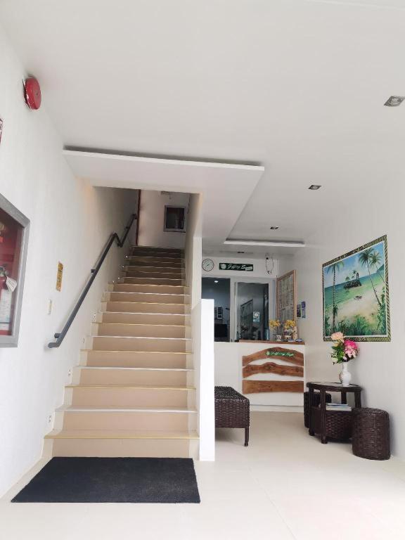 Jeffrey S Hotel - Housity