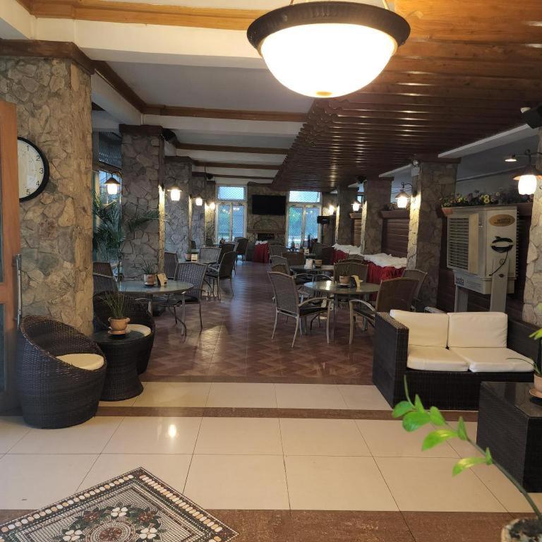 Chocolate and Berries Hotel - Housity