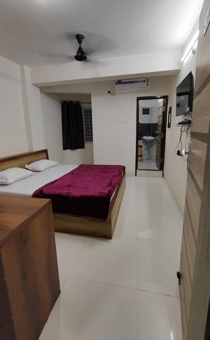 Hotel Veer Palace - Housity