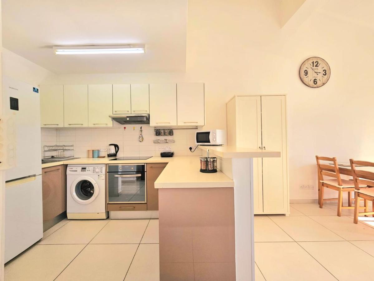 1BD Beach Apartment - Housity