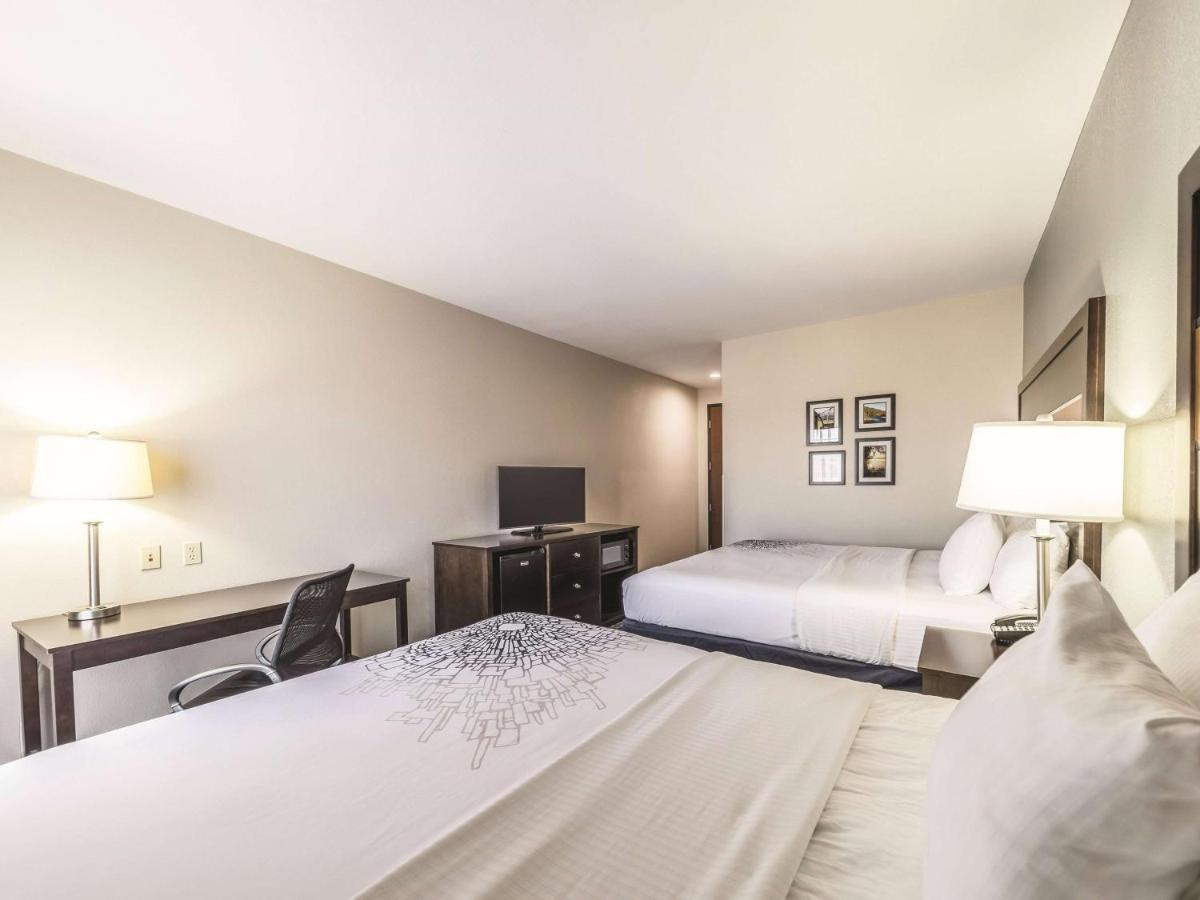 La Quinta by Wyndham Tulsa - Catoosa - Housity