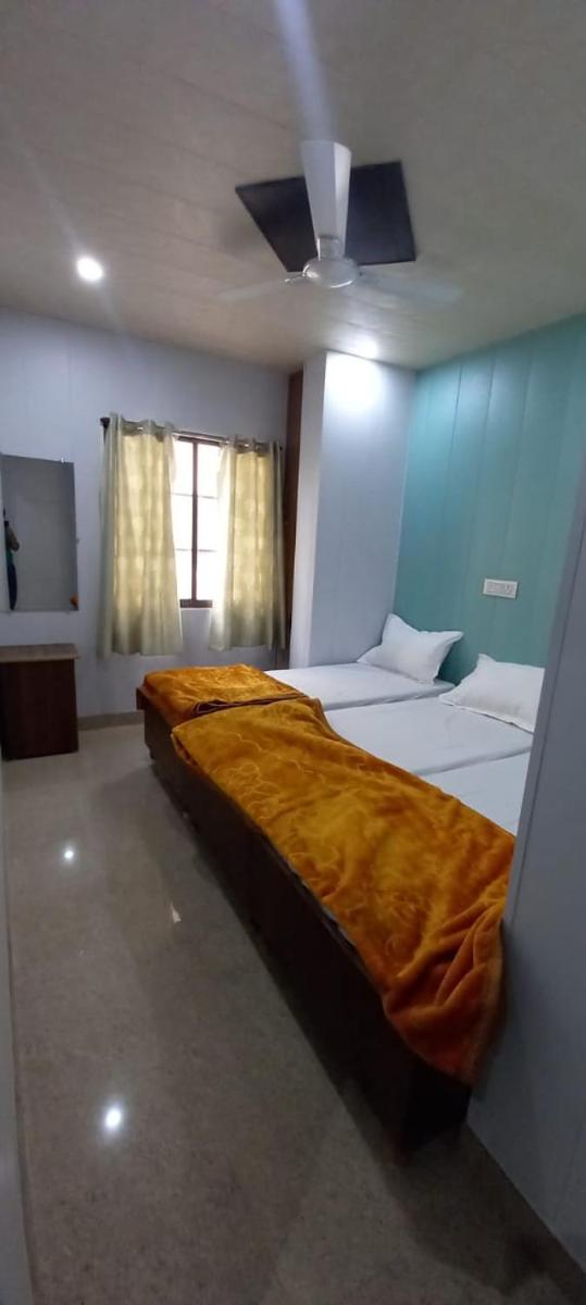 Hotel Shiv Ganga - Housity