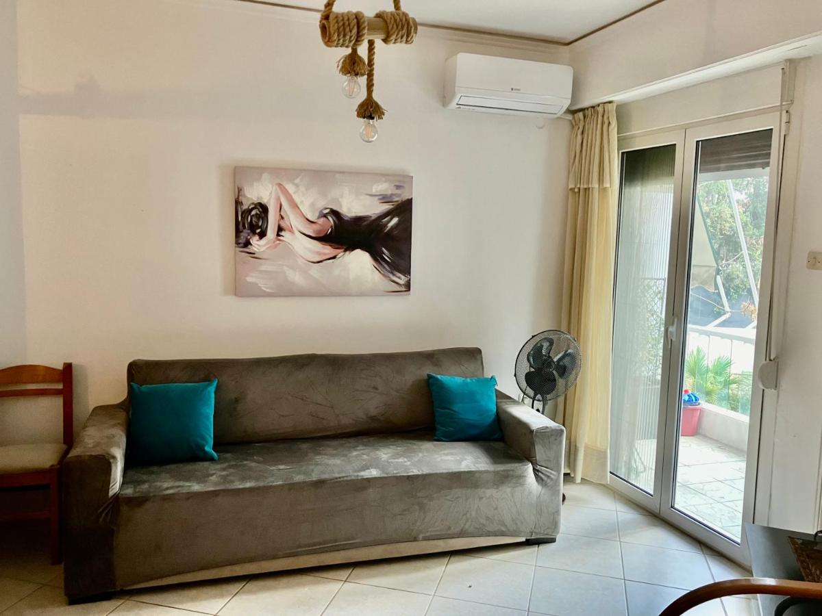 Glyfada beach and Golf modest apartment with balcony - Housity