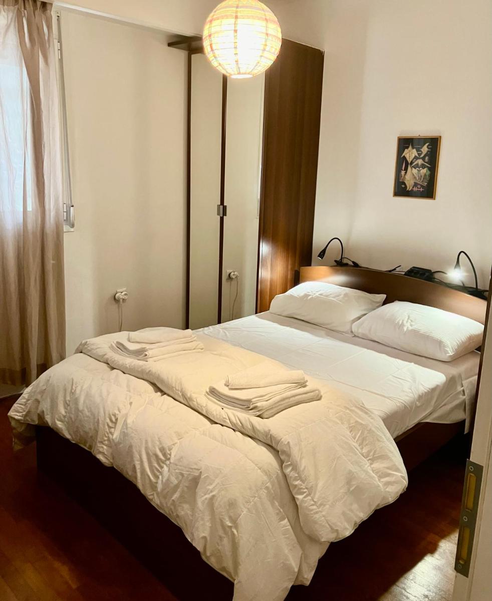 Glyfada beach and Golf modest apartment with balcony - Housity