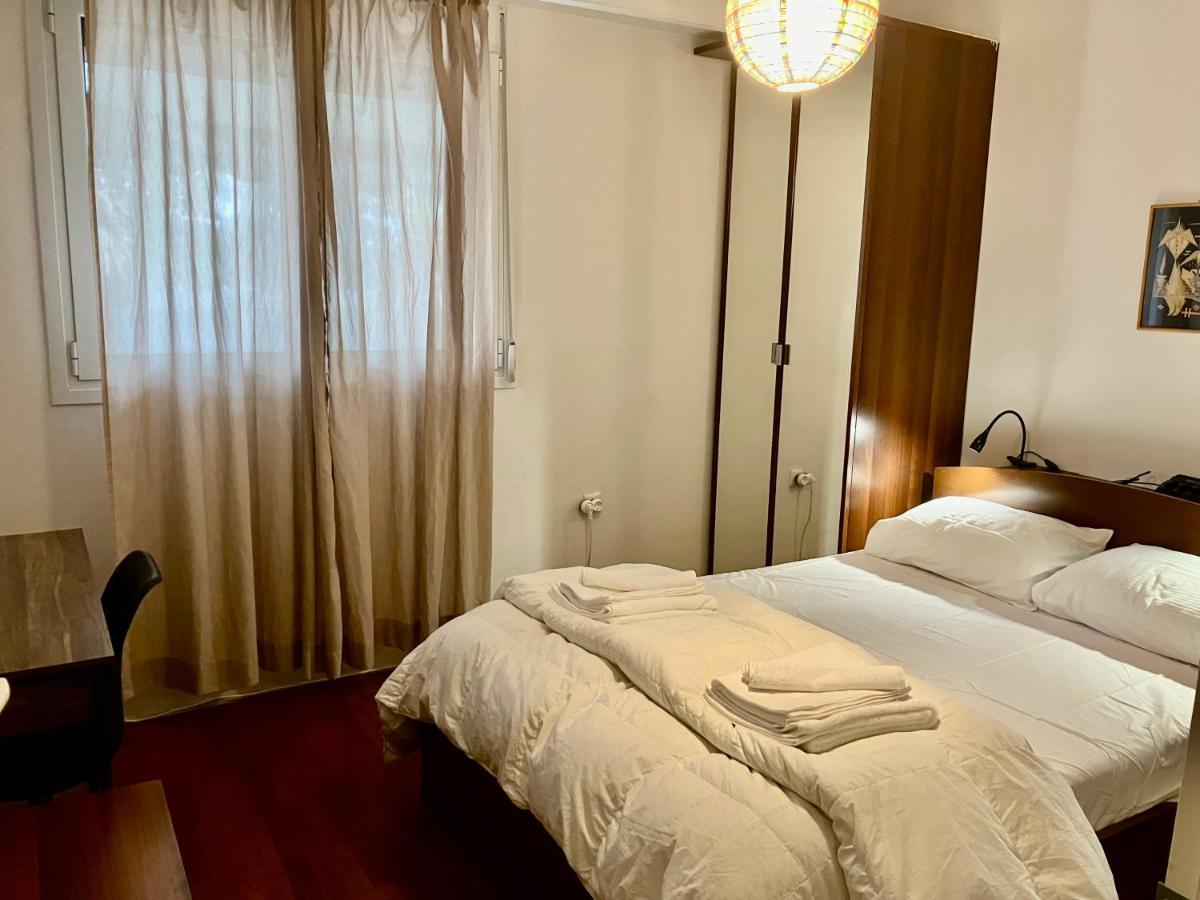 Glyfada beach and Golf modest apartment with balcony - Housity