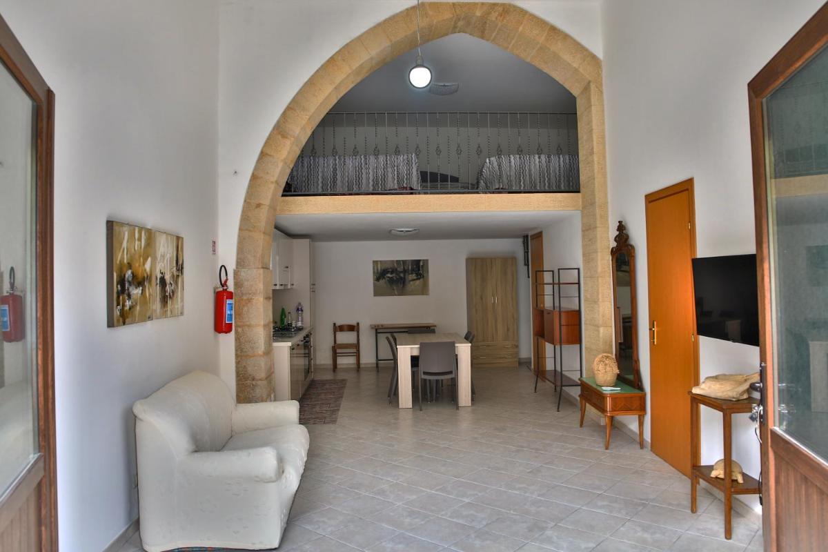 Holiday Home Castle Salemi - Casa Vacanze - Housity