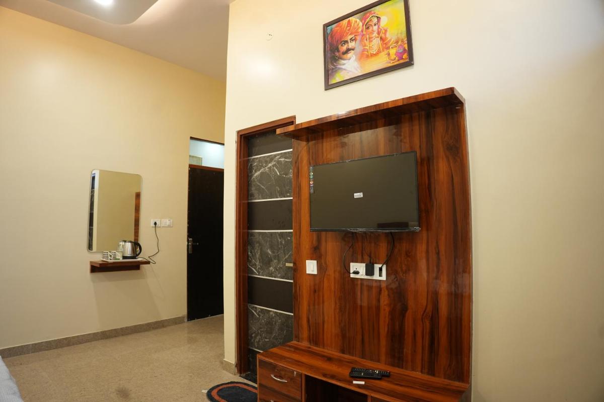 HOTEL GHOOMAR PALACE - Housity