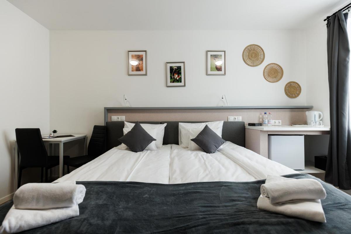 Safari Hotel - Housity