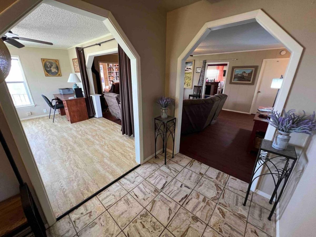 Hole in the Wall Getaway USA/Mexico - Housity