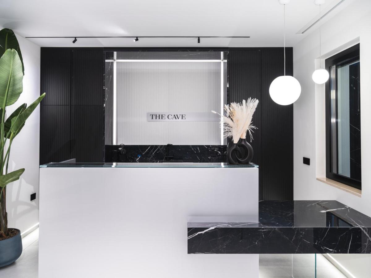 THE CAVE Suites SPA - Housity