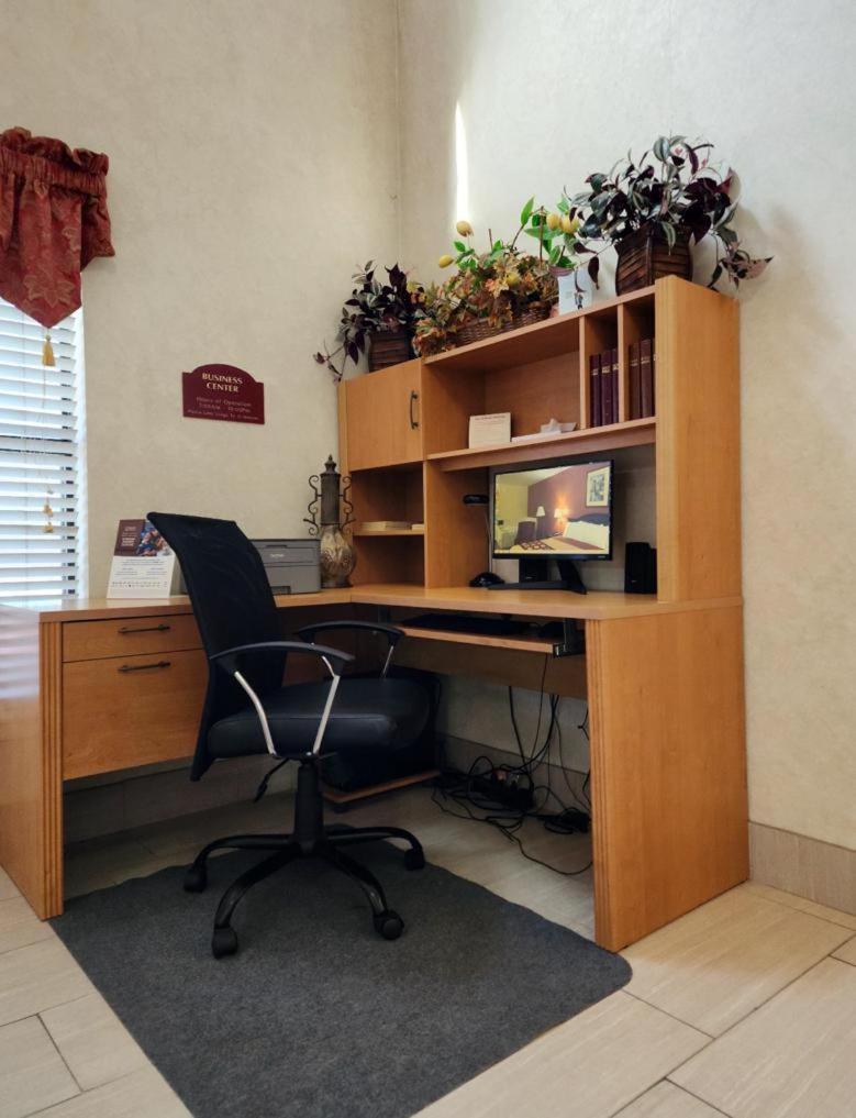 Super 8 by Wyndham White Hall - Housity