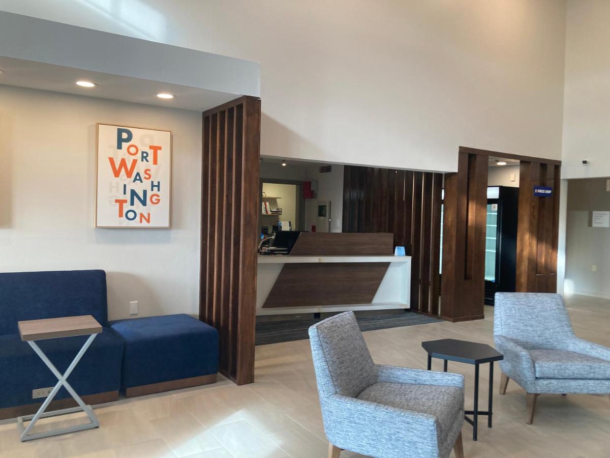 Holiday Inn Express & Suites Port Washington, an IHG Hotel - Housity