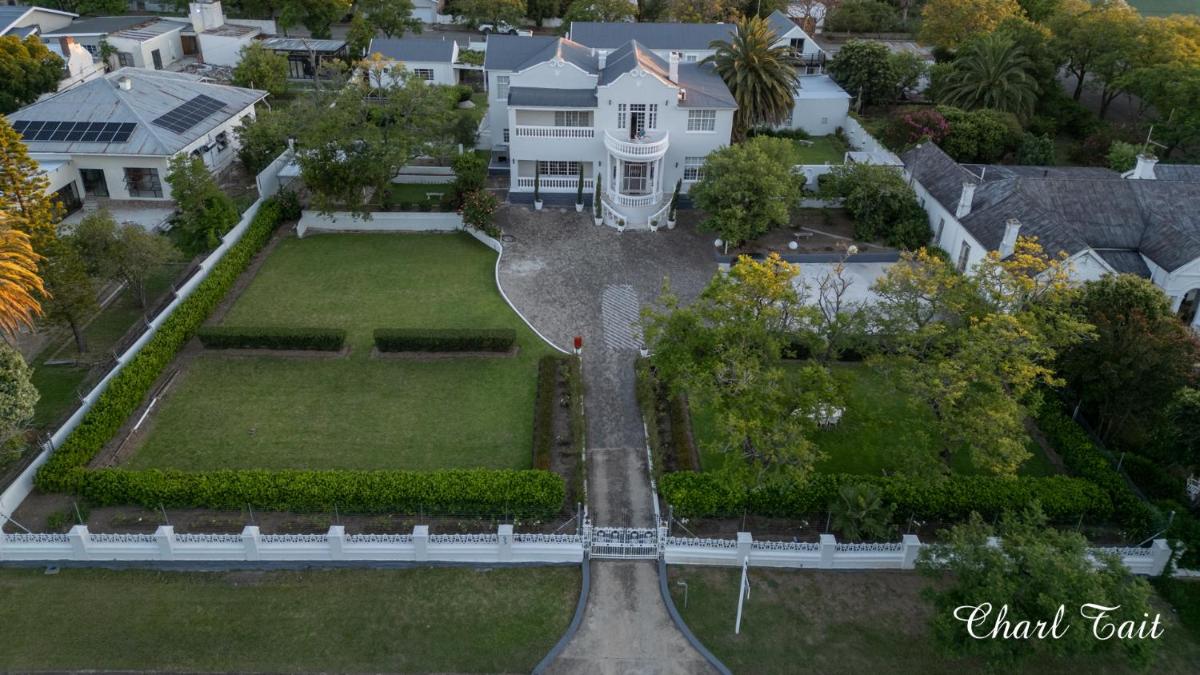 Herberg Manor - Housity
