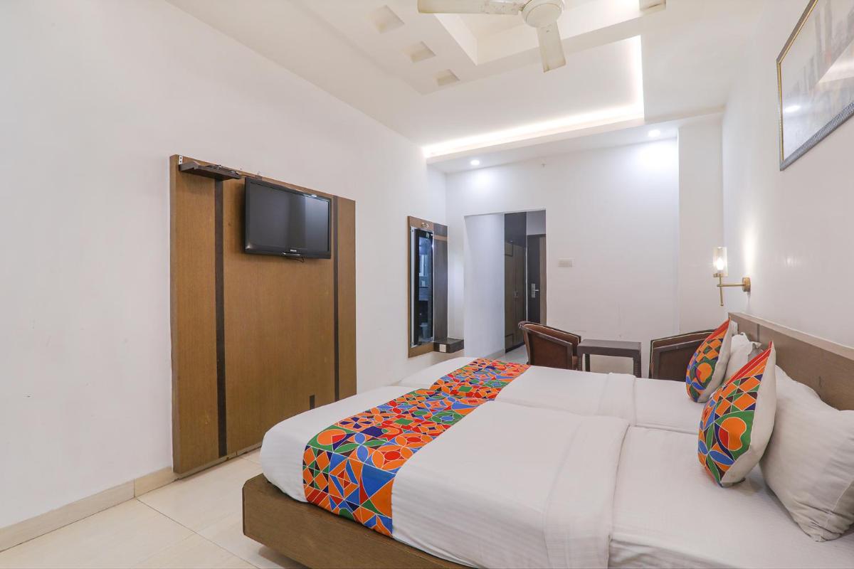 FabHotel Prime The Continental - Housity