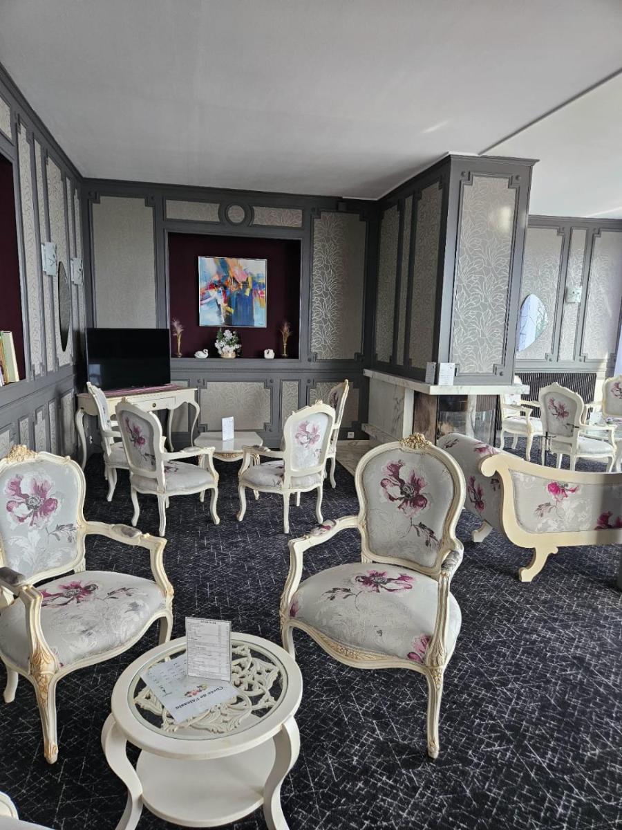 Télévision ou salle de divertissement dans l'établissement Alexain Hotel Restaurant & Wellness - Colmar Ouest