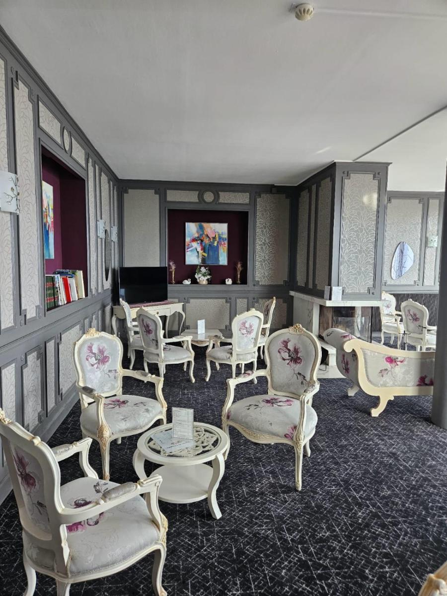 Coin salon dans l'établissement Alexain Hotel Restaurant & Wellness - Colmar Ouest