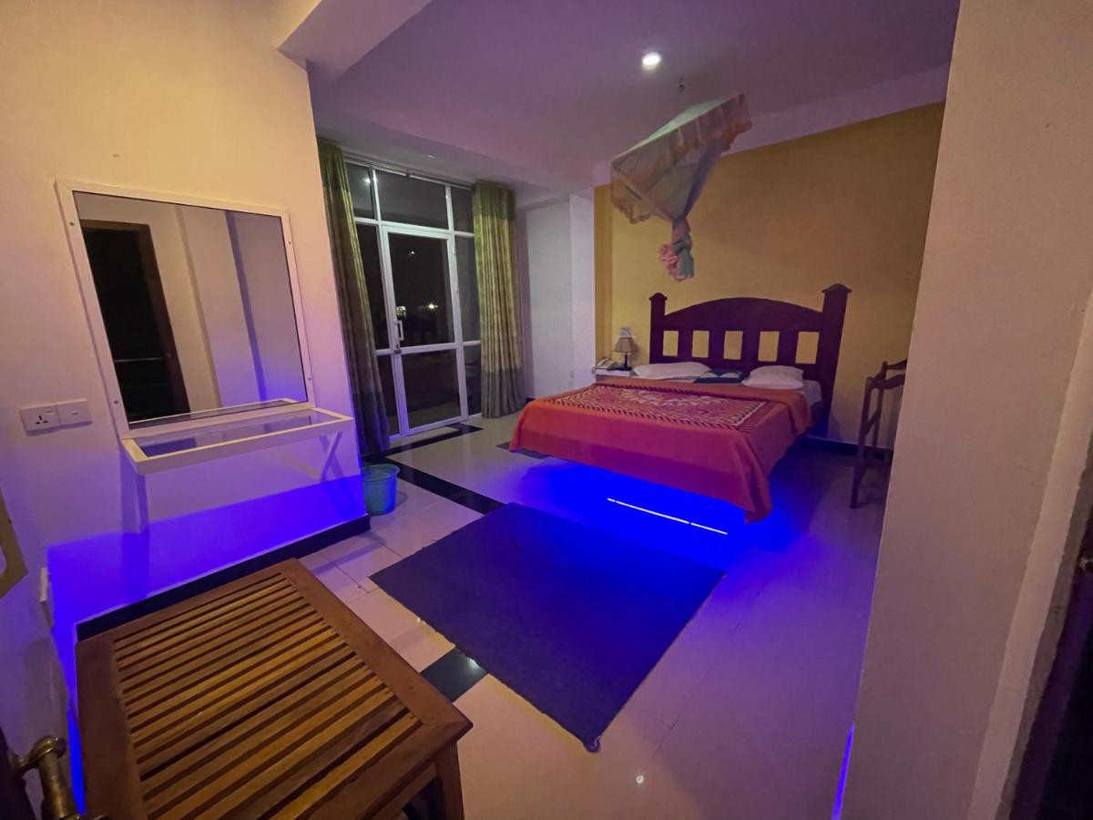 White House Riverside Retreat - Housity