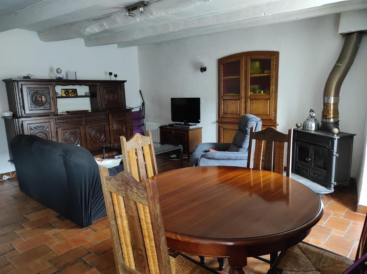 Maison en pierres au cœur d'un village Ardéchois - Housity