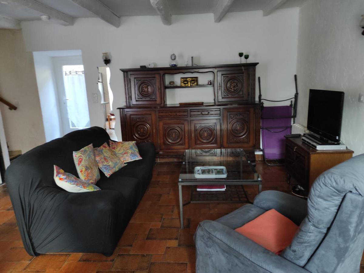 Maison en pierres au cœur d'un village Ardéchois - Housity