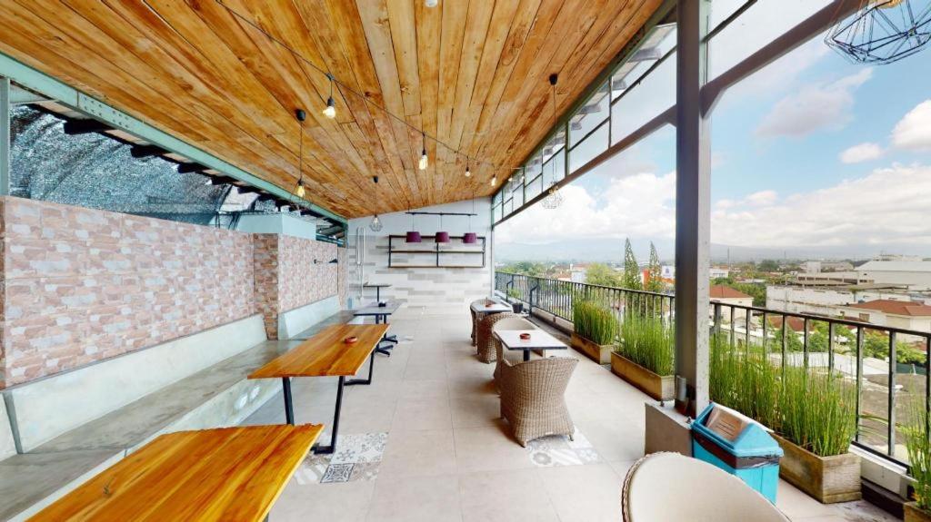 Hart Hotel Premium Rapatmaja - Housity