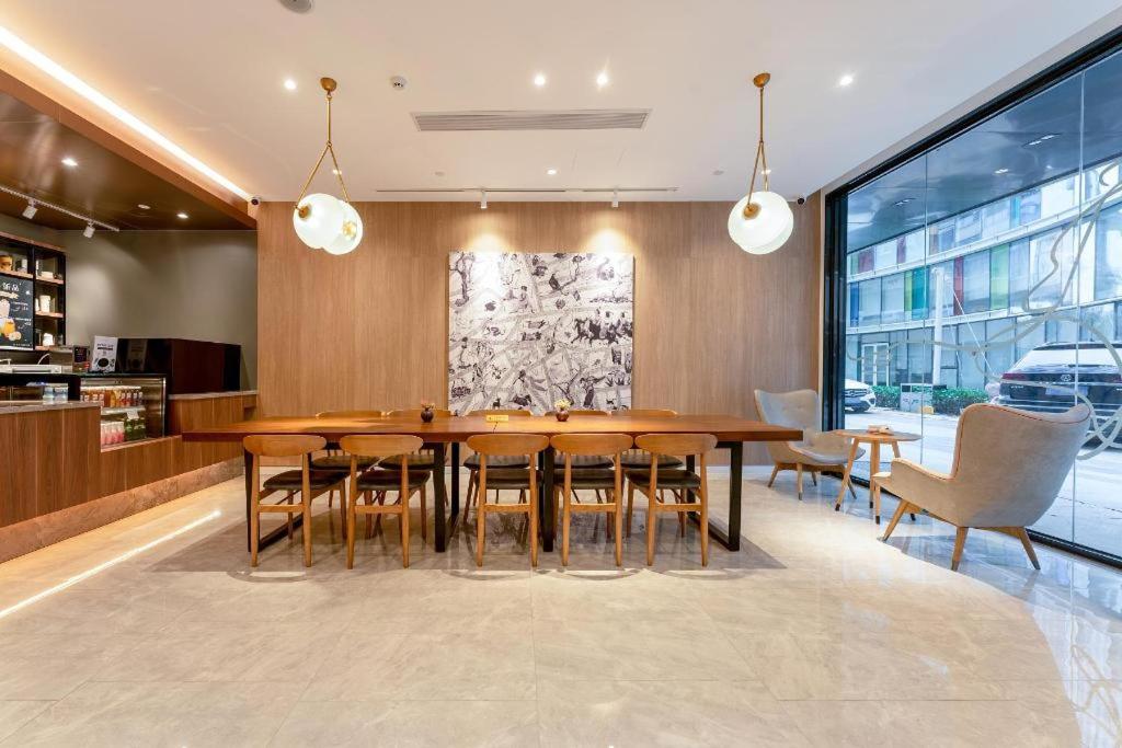 Hanting Premium Hotel Nanchang Xi Station - Housity