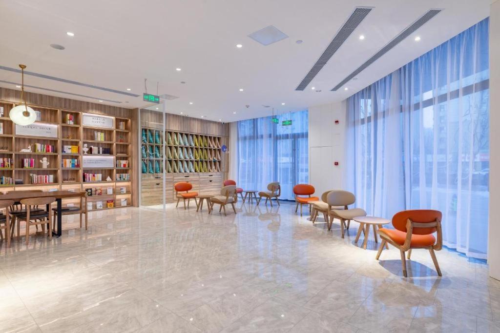 Hanting Premium Hotel Ji'nan Tangzhi - Housity
