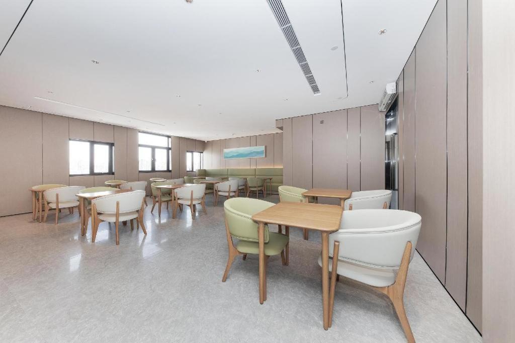 Ji Hotel Beijing Daxing Joy City - Housity