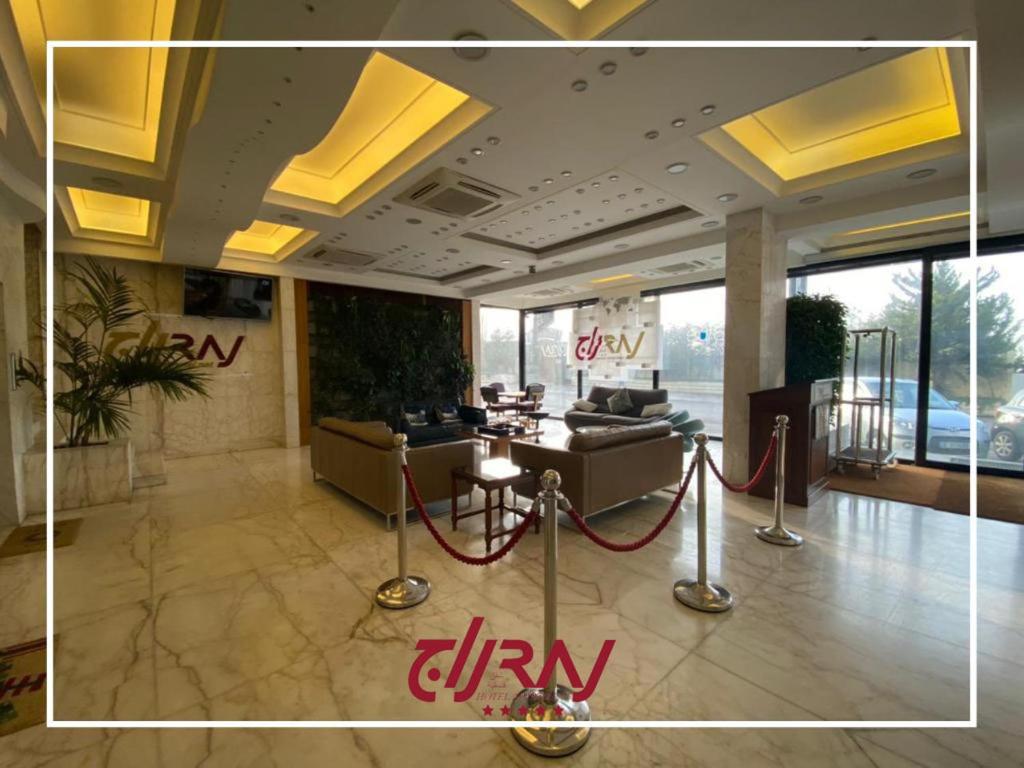Raj Hotel - Housity