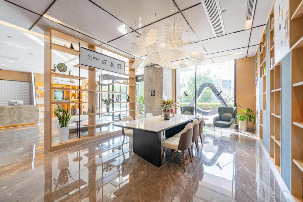 Atour Hotel Wuxi Huishan Economic Development Zone - Housity