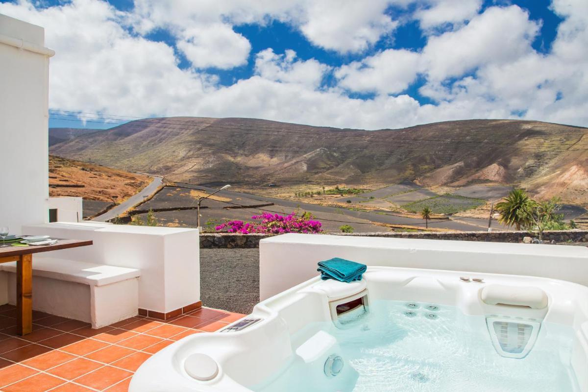 Holiday house Casa Mariposa in Tabayesco - Housity
