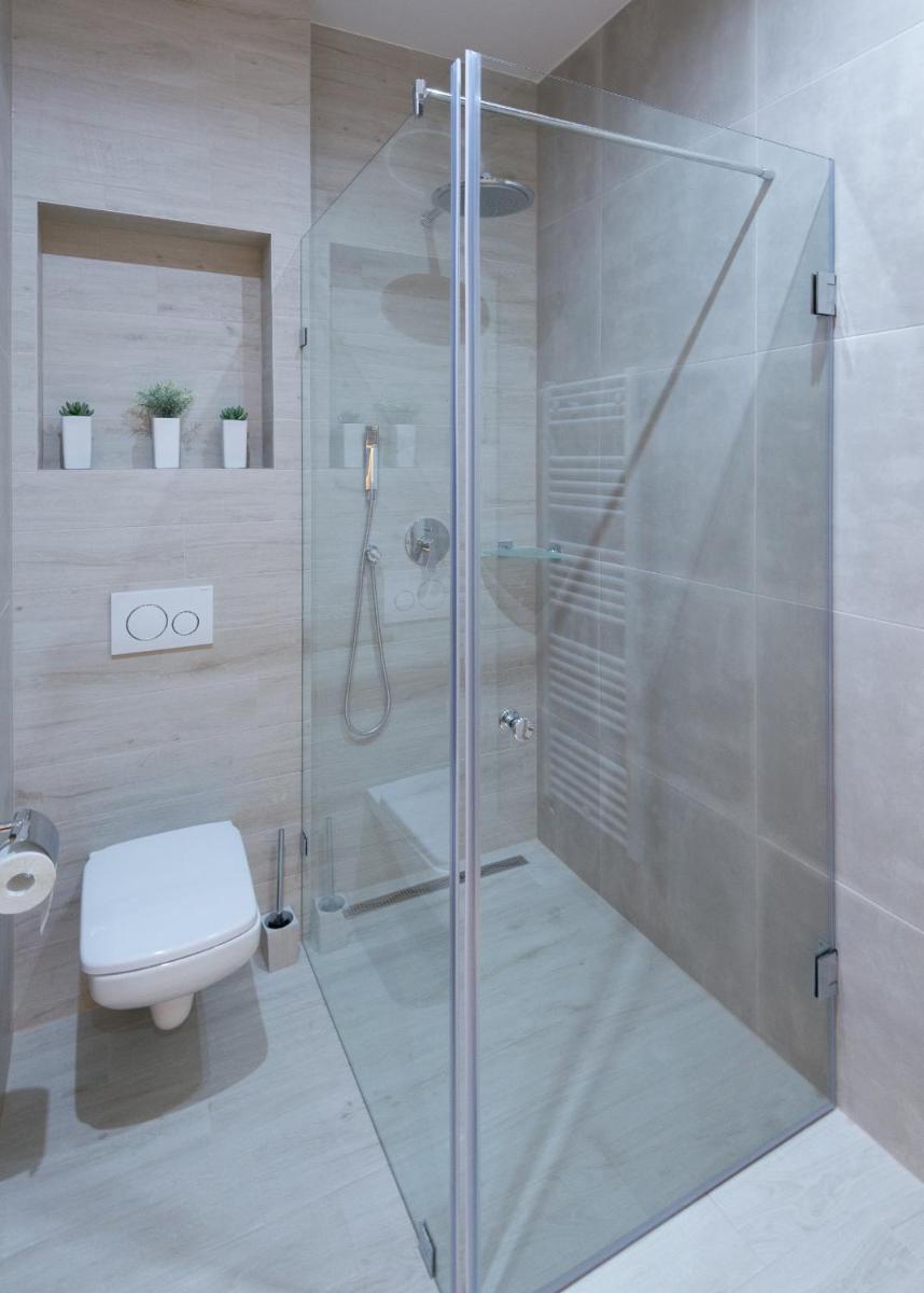 Central Deluxe Apartments - Housity